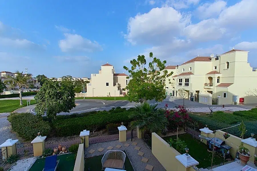 villa for rent in Al Hamra Village